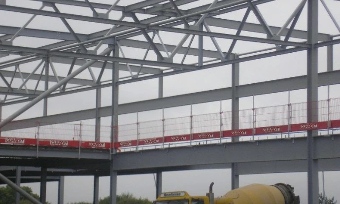 Parapetti per costruzione di capannoni in acciaio
